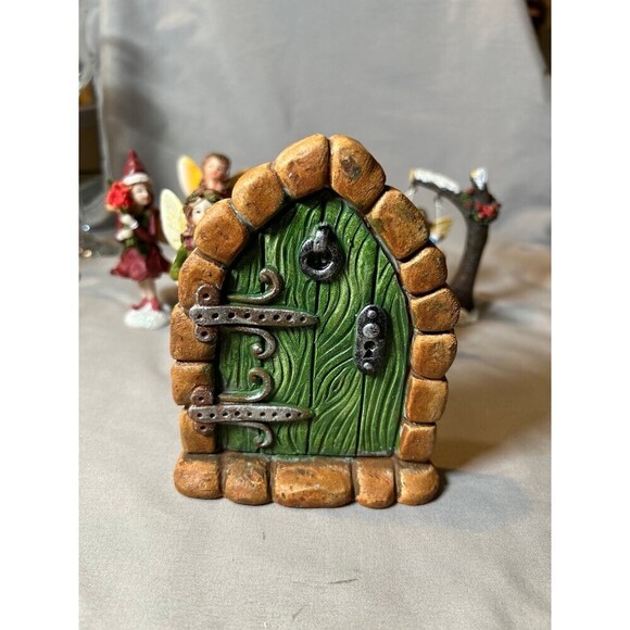 Fairy Garden Figurines Sign and Door Lot of 7 Pieces - Picture 6 of 7